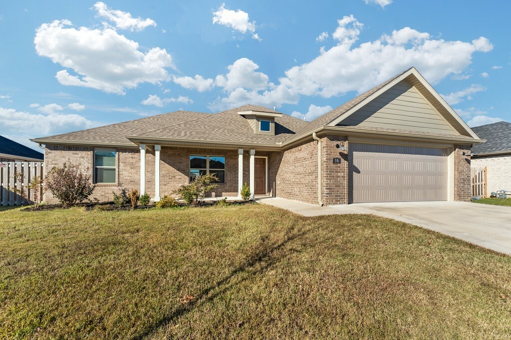 Property Photo:  16 E Loveland Loop  AR 72730 