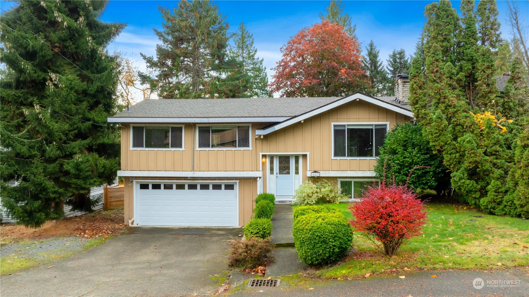 Property Photo:  10223 NE 24th Street  WA 98004 