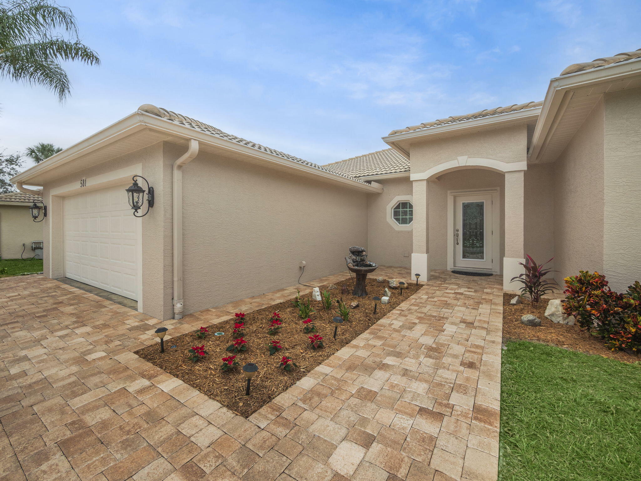 Property Photo:  581 Waverly Circle  FL 34983 