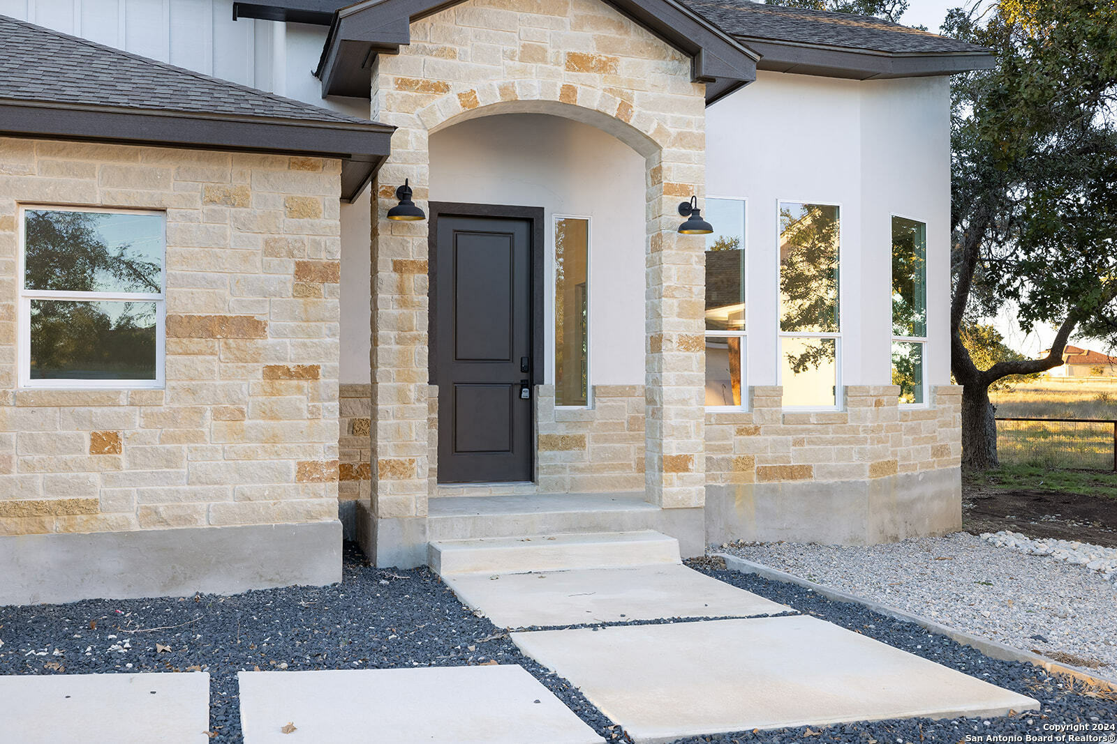 Property Photo: 142 N Lon Price Dr TX 78606