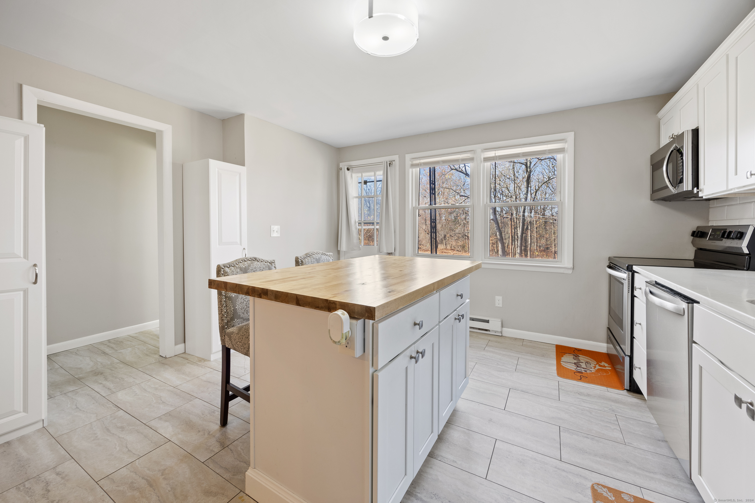 Property Photo:  496 Radmere Road B  CT 06410 