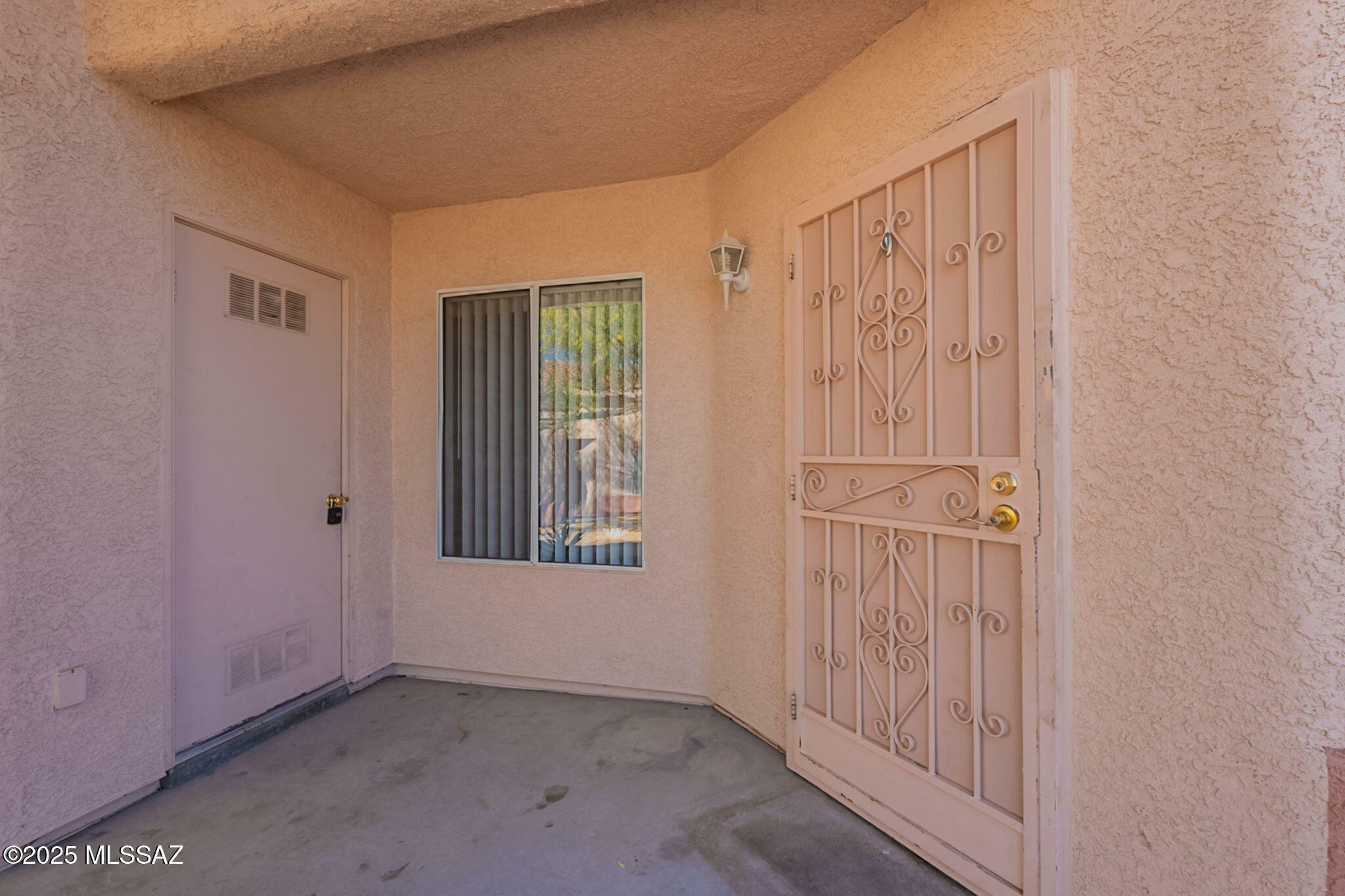 Property Photo: 1584 N Pso La Tinaja AZ 85614
