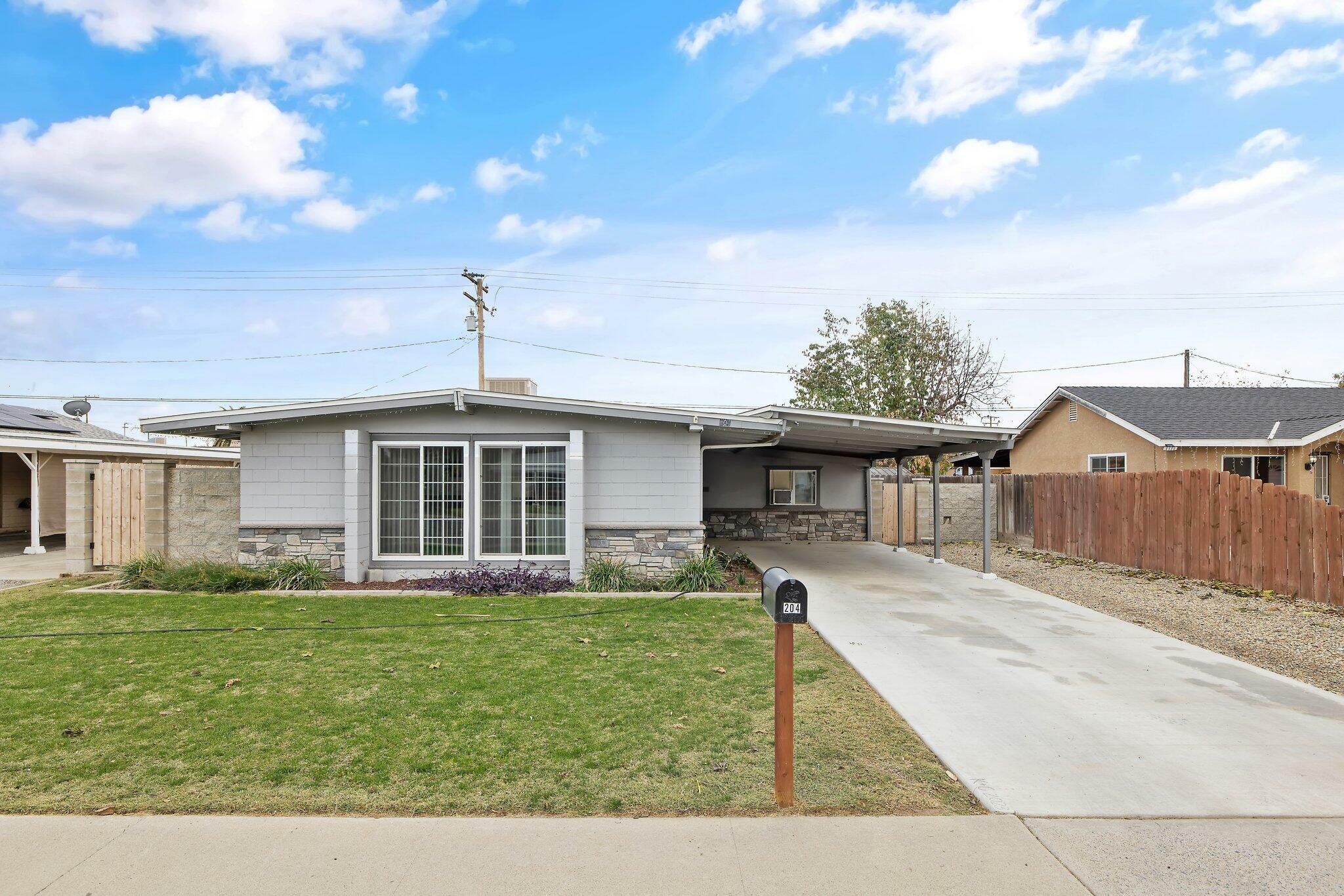 Property Photo:  204 Peach Drive  CA 93221 