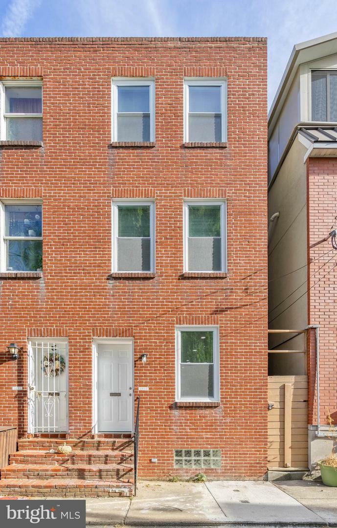 Property Photo:  1025 S Fairhill Street  PA 19147 