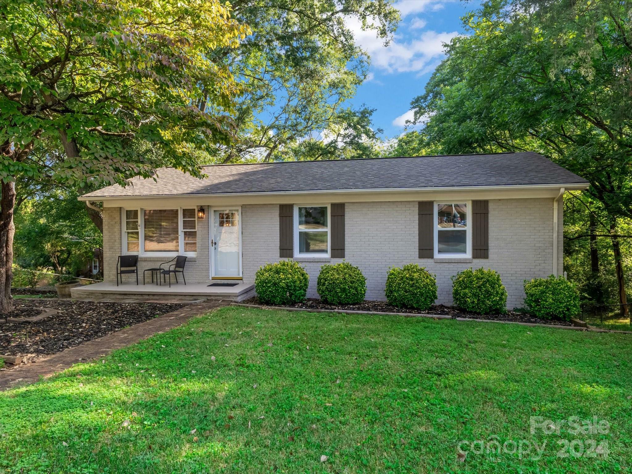 Property Photo:  110 Mallard Court  NC 28036 