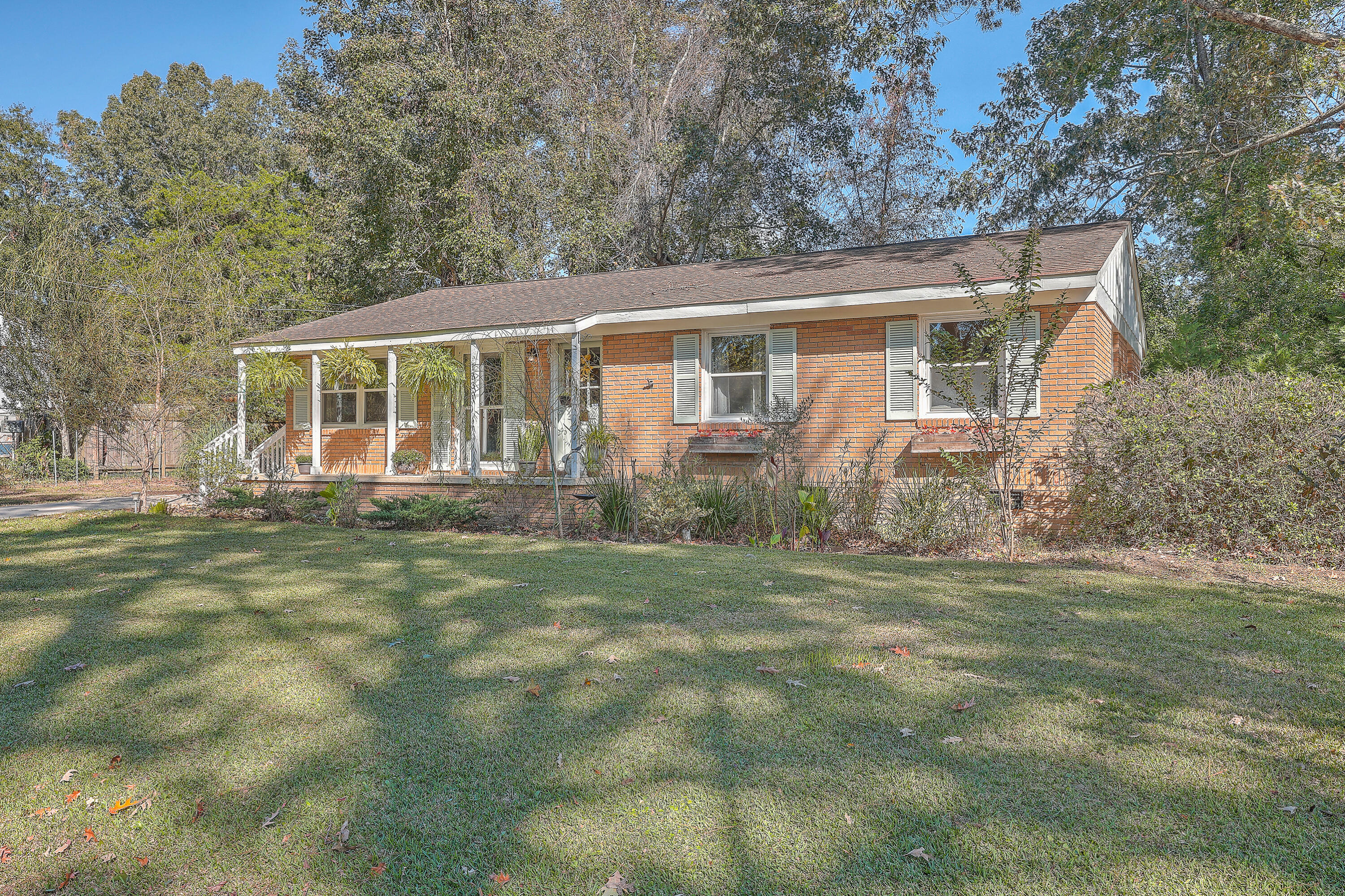 Property Photo:  1839 Manigault Place  SC 29407 