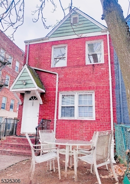 Property Photo:  522 E 26th St  NJ 07514 