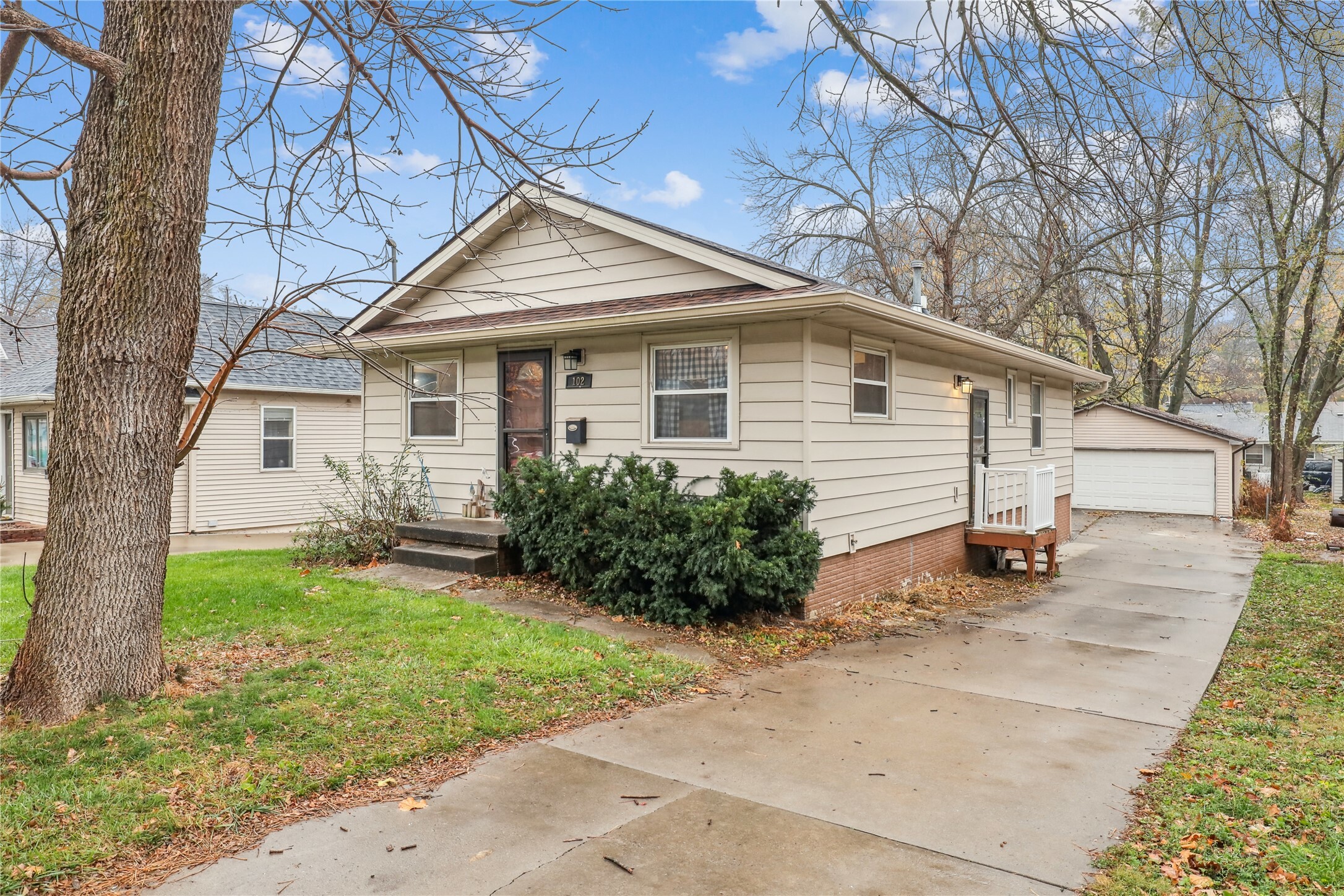 Property Photo:  102 Davis Avenue  IA 50315 