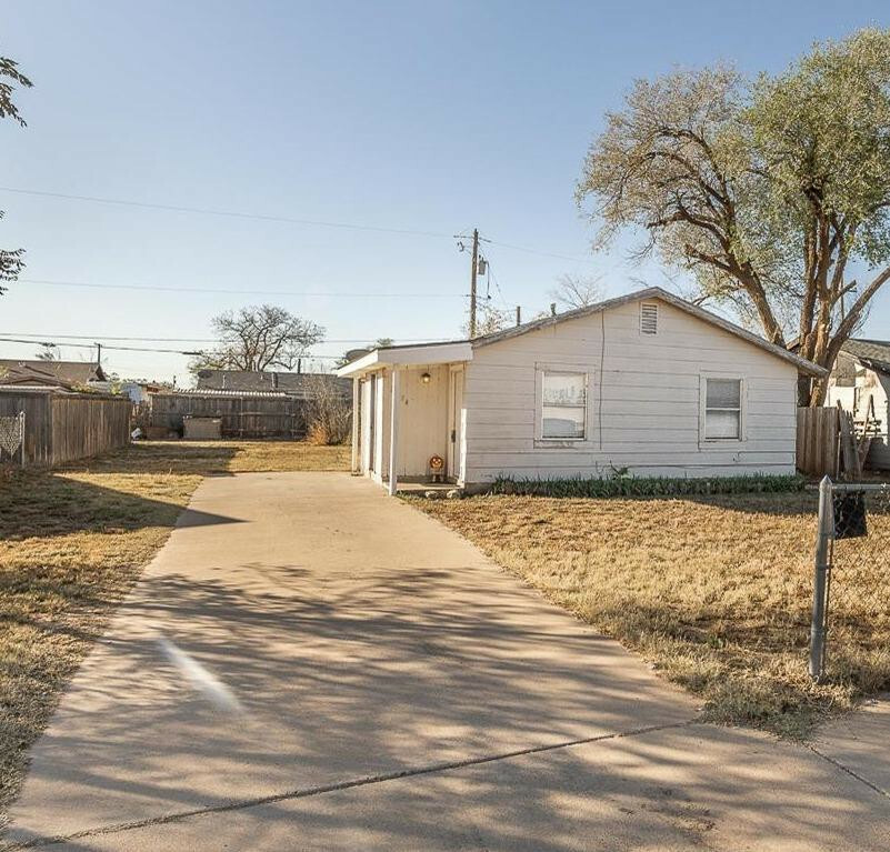 Property Photo:  2404 E 5th Street  TX 79403 