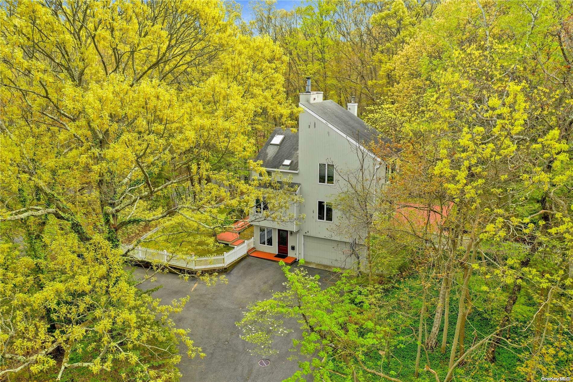 Property Photo:  104 E Gate Road  NY 11777 