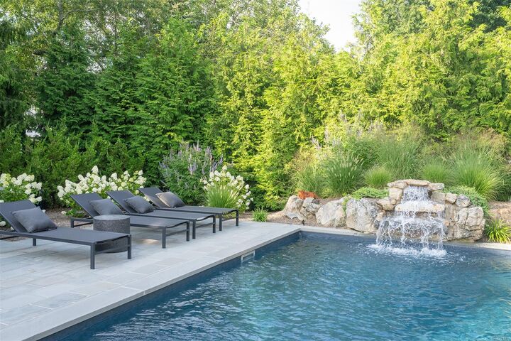 Property Photo:  250 Osprey Nest Road  NY 11944 