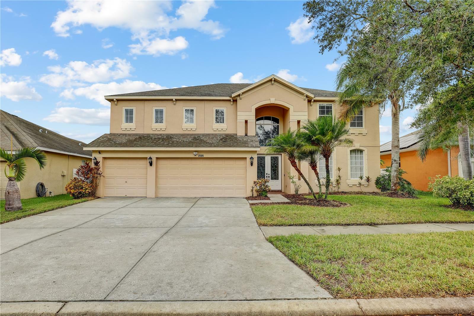 Property Photo:  2505 Yukon Cliff Drive  FL 33570 