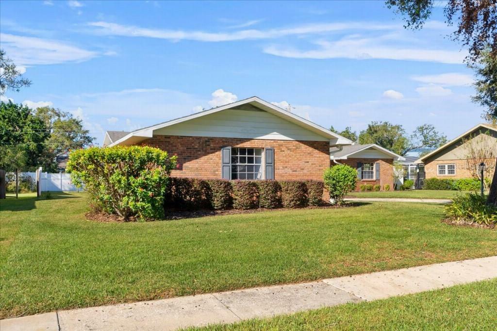 Property Photo:  1021 Newport Avenue  FL 33801 