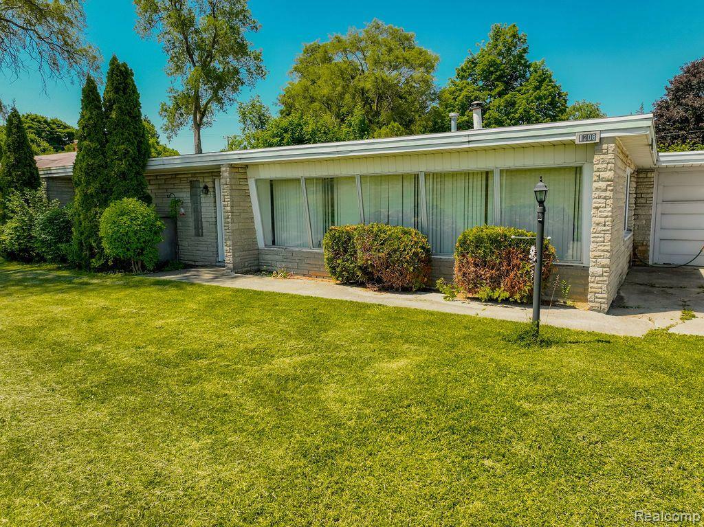 Property Photo: 1208 S Lapeer Road MI 48446 3704