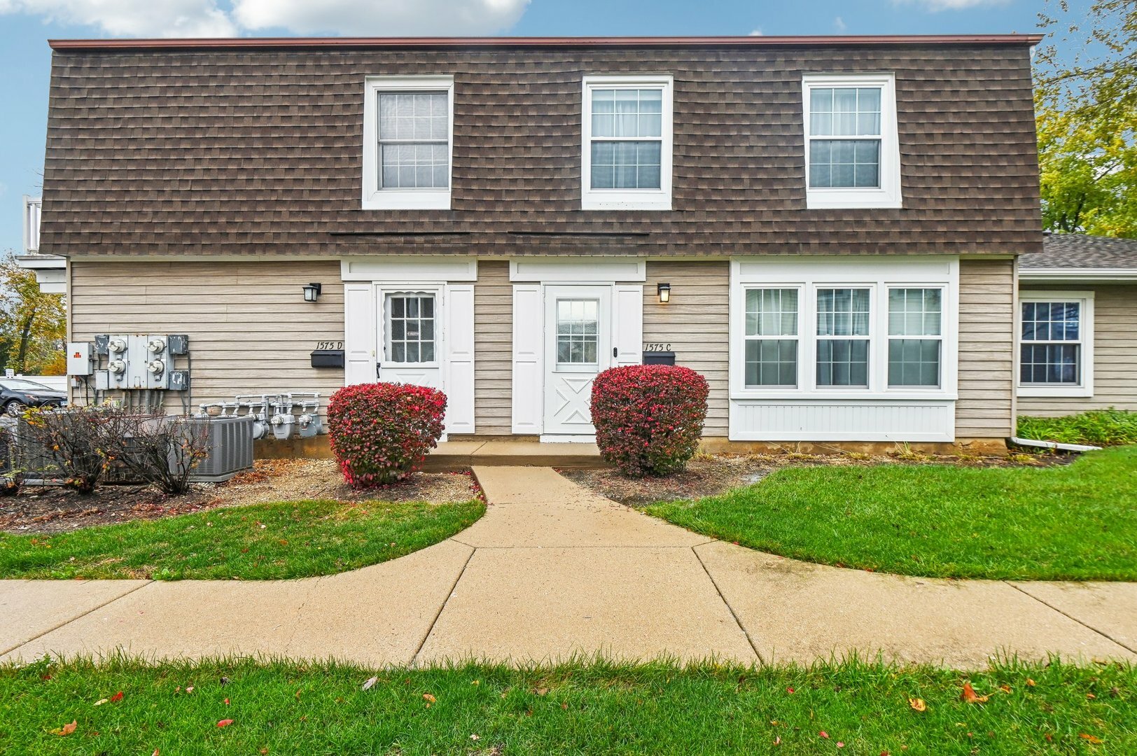 Property Photo:  1575 Woodcutter Lane C  IL 60189 