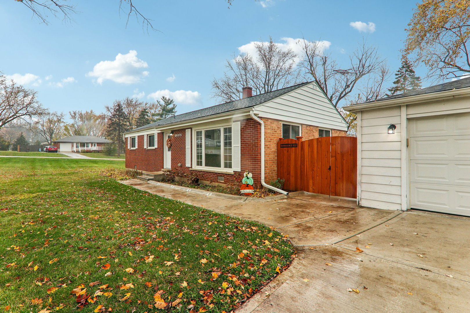 Property Photo:  2N375 Diane Avenue  IL 60137 