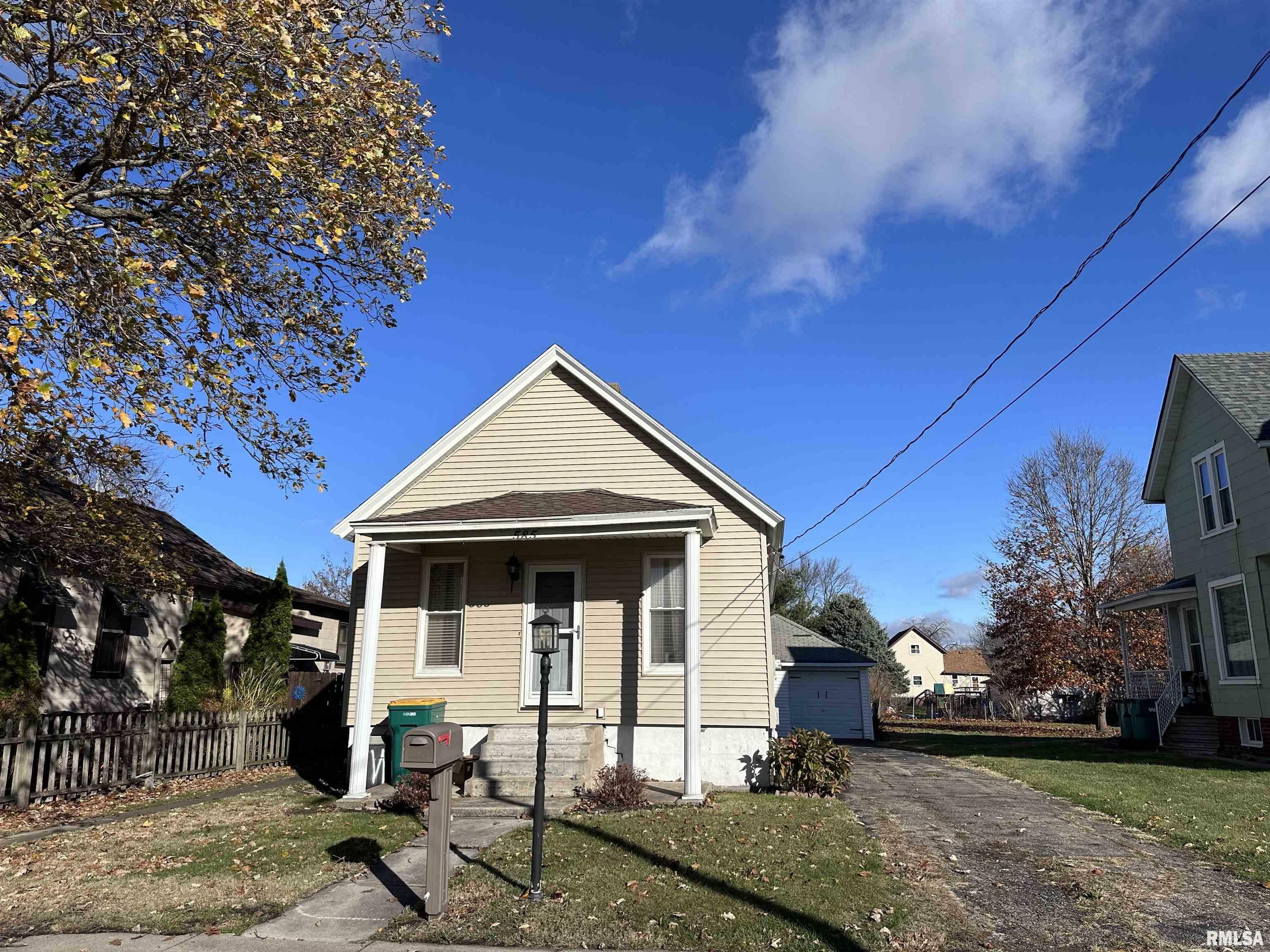 Property Photo:  585 E 2nd Street  IL 61401 