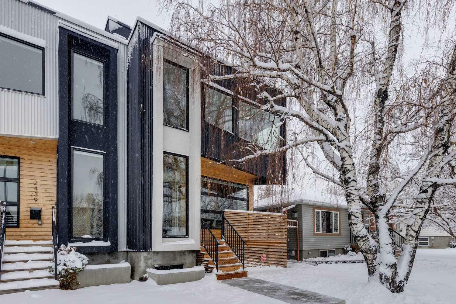 Property Photo:  2441 29 Avenue SW  AB T2T 1P1 