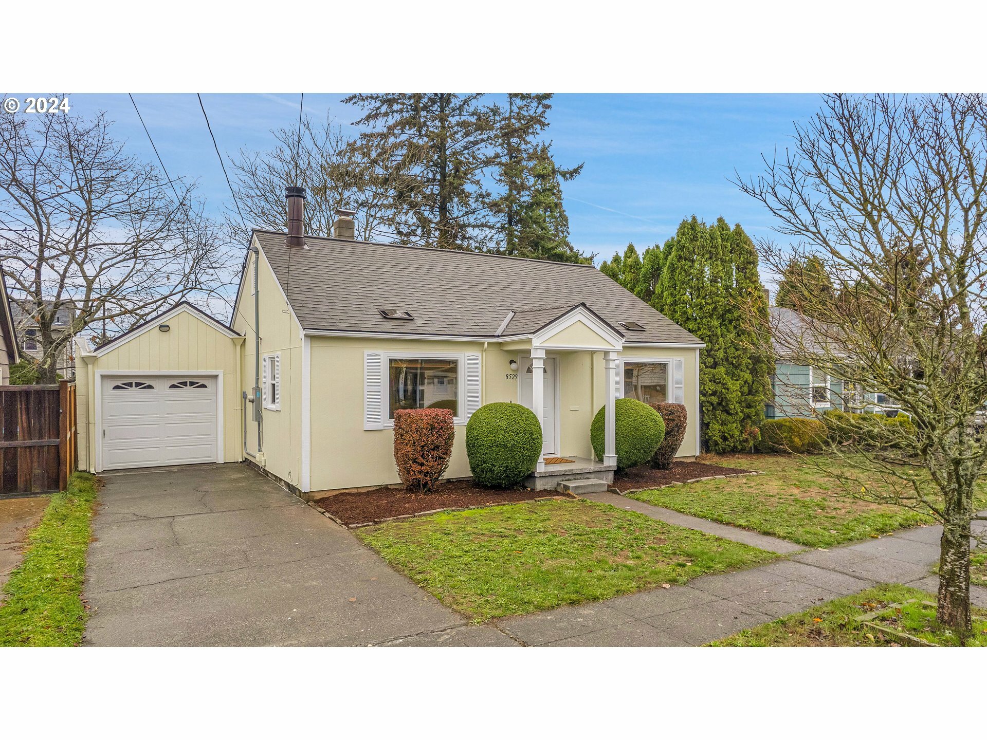 8529 NE Holladay St  Portland OR 97220 photo