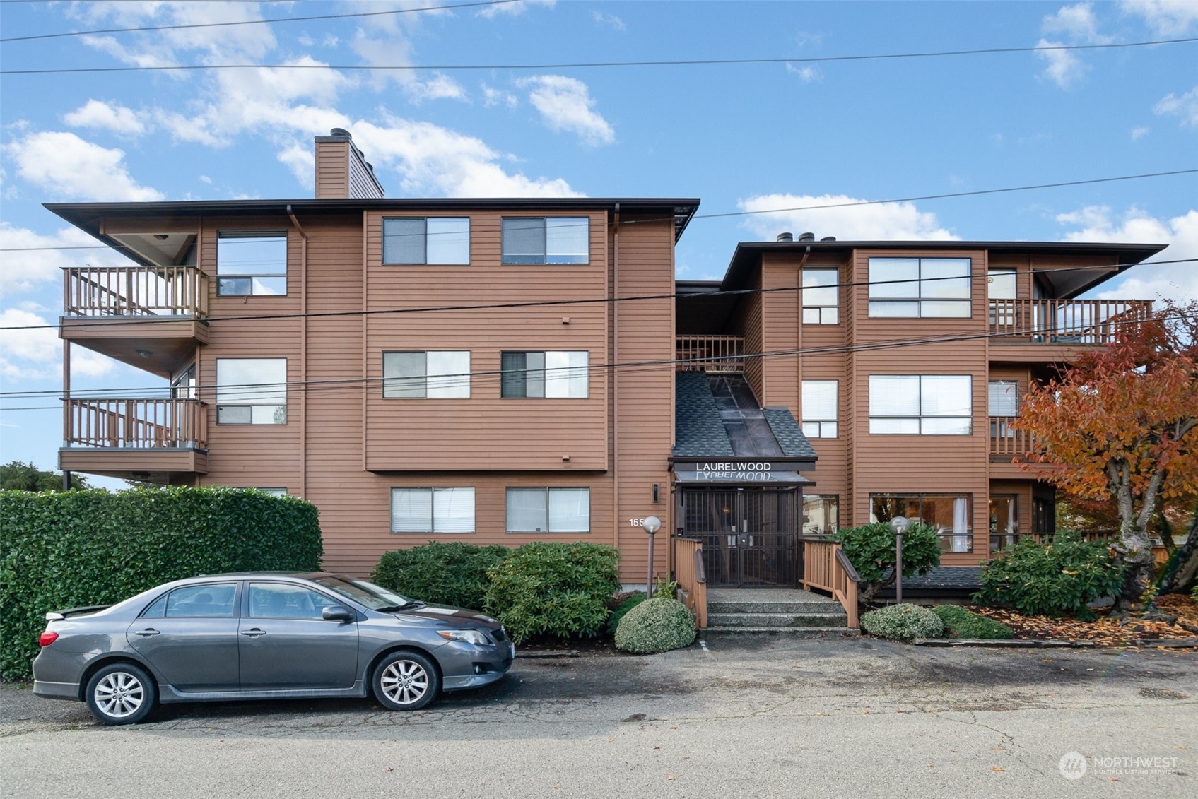 Property Photo:  15525 6th Avenue SW 3  WA 98166 