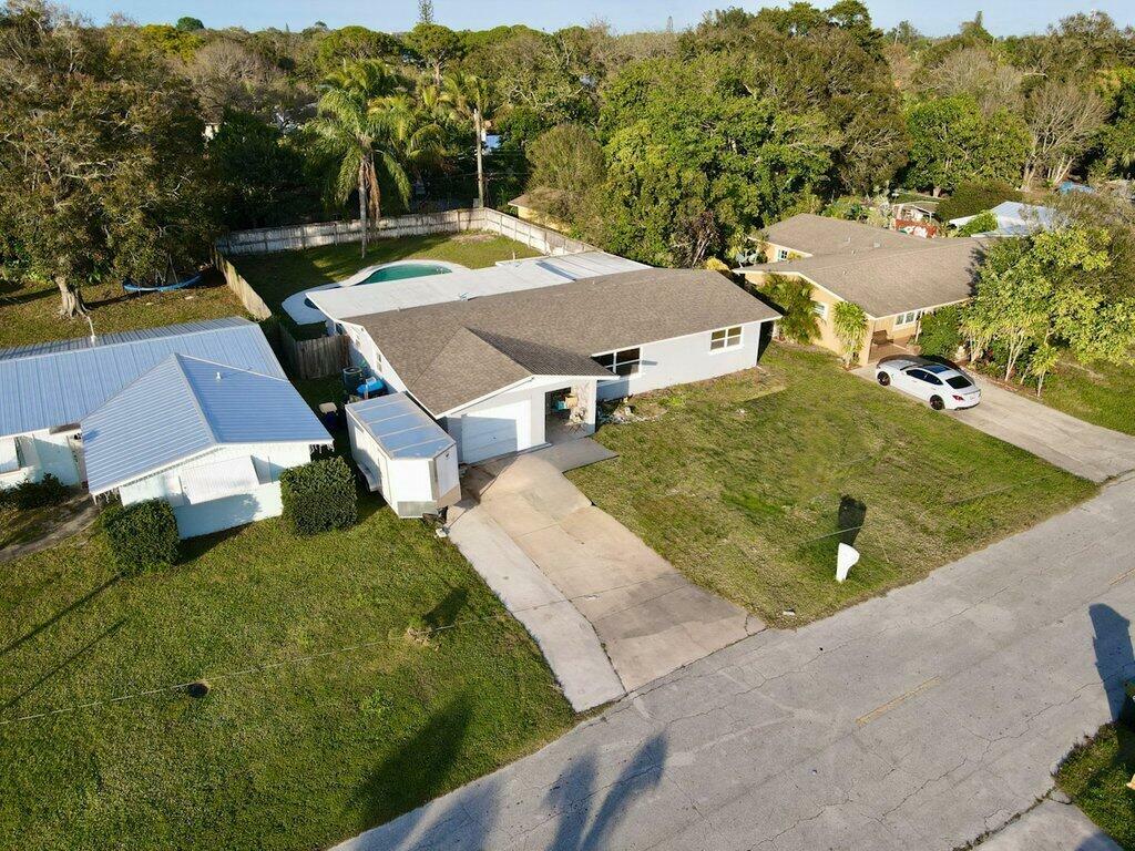 Property Photo:  1016 Hispana Avenue  FL 34982 