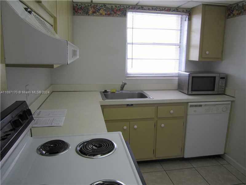 7757 SW 86 St C-311  Miami FL 33143 photo