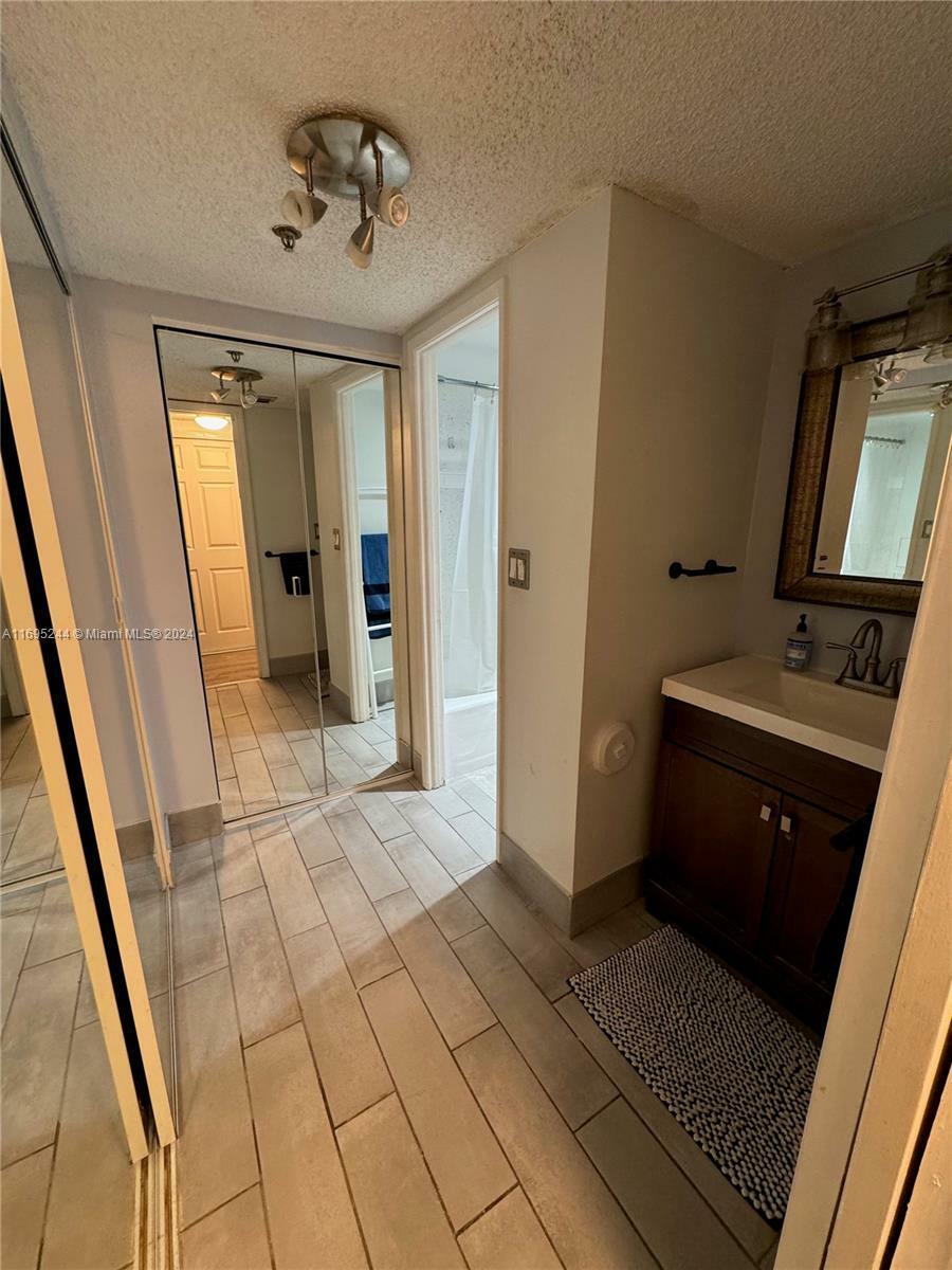 Property Photo:  20515 E Country Club Dr 148  FL 33180 