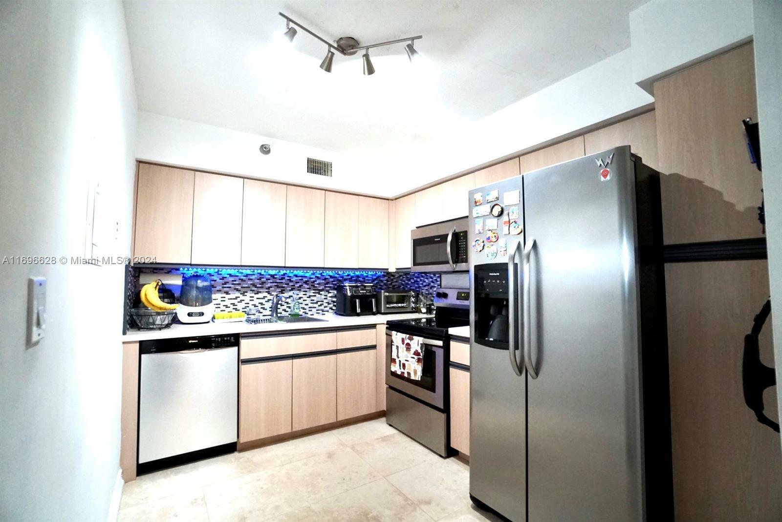 Property Photo:  3400 NE 192nd St 606  FL 33180 