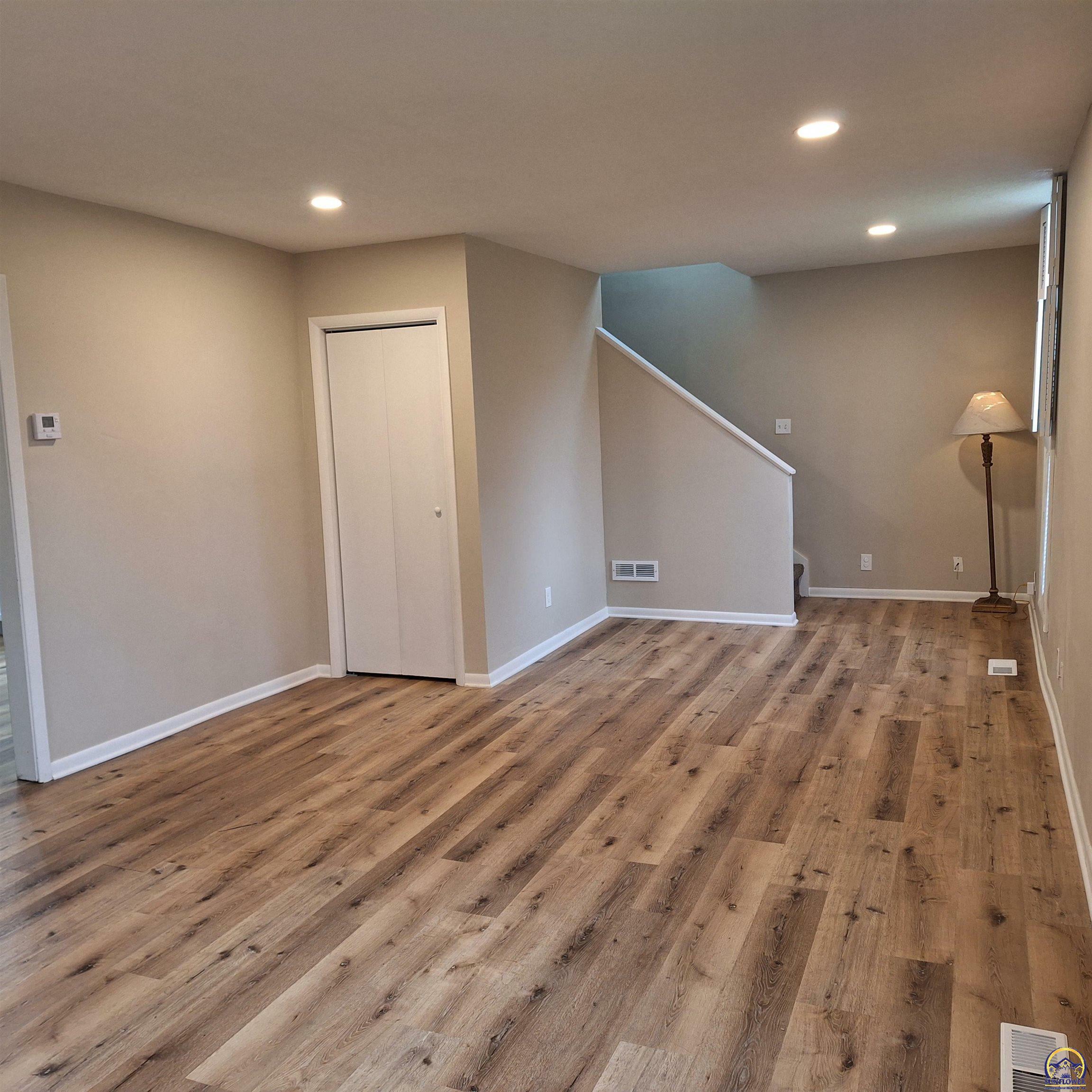 Property Photo:  1602 SW Brooklyn Ave  KS 66611 