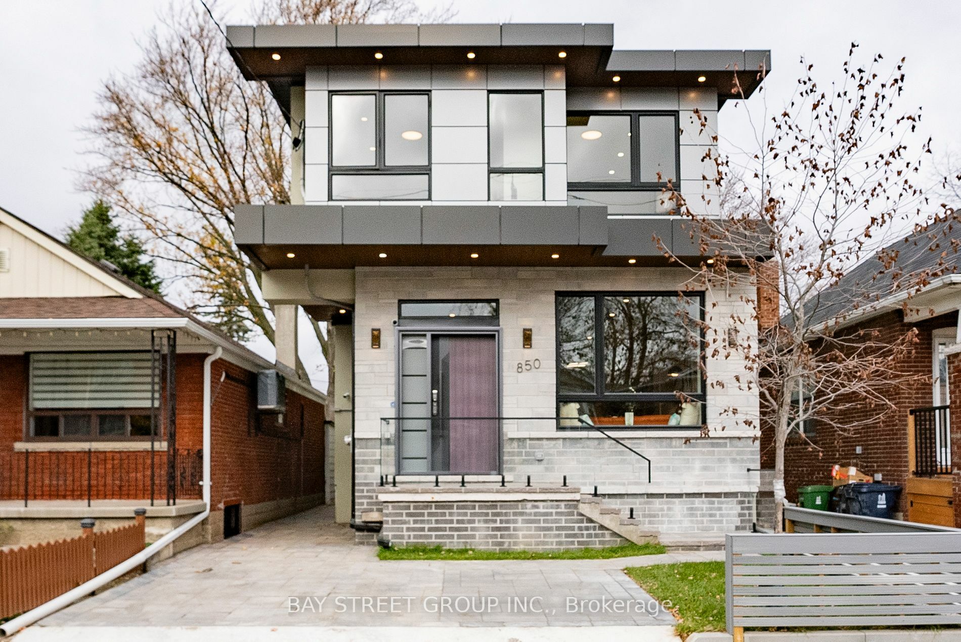 850 Cosburn Ave  Toronto ON M4C 2W2 photo