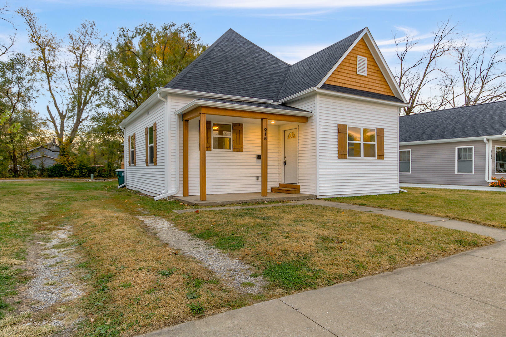 Property Photo:  918 S Williams St  MO 65270 