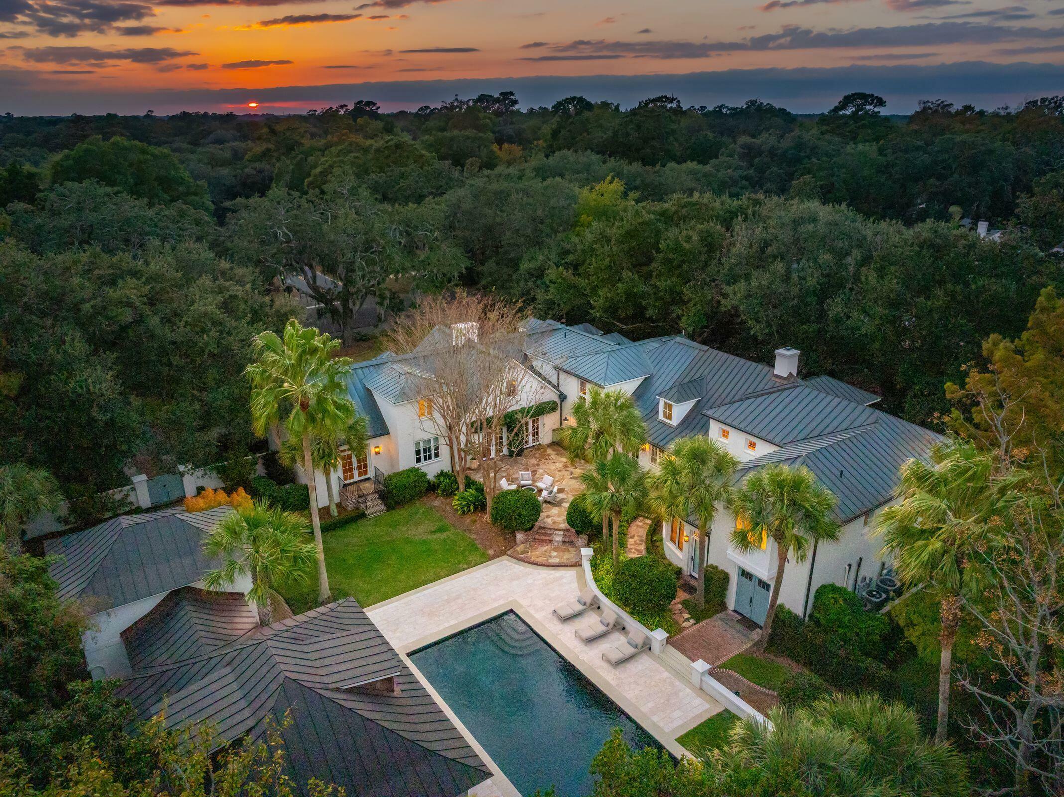 Property Photo:  14 Jamestown Road  SC 29407 