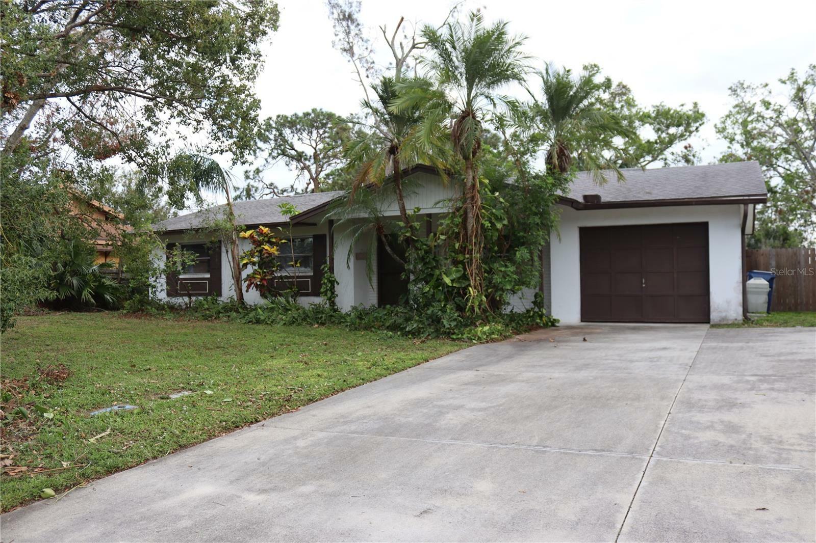 Property Photo:  2568 Arapaho Street  FL 34231 