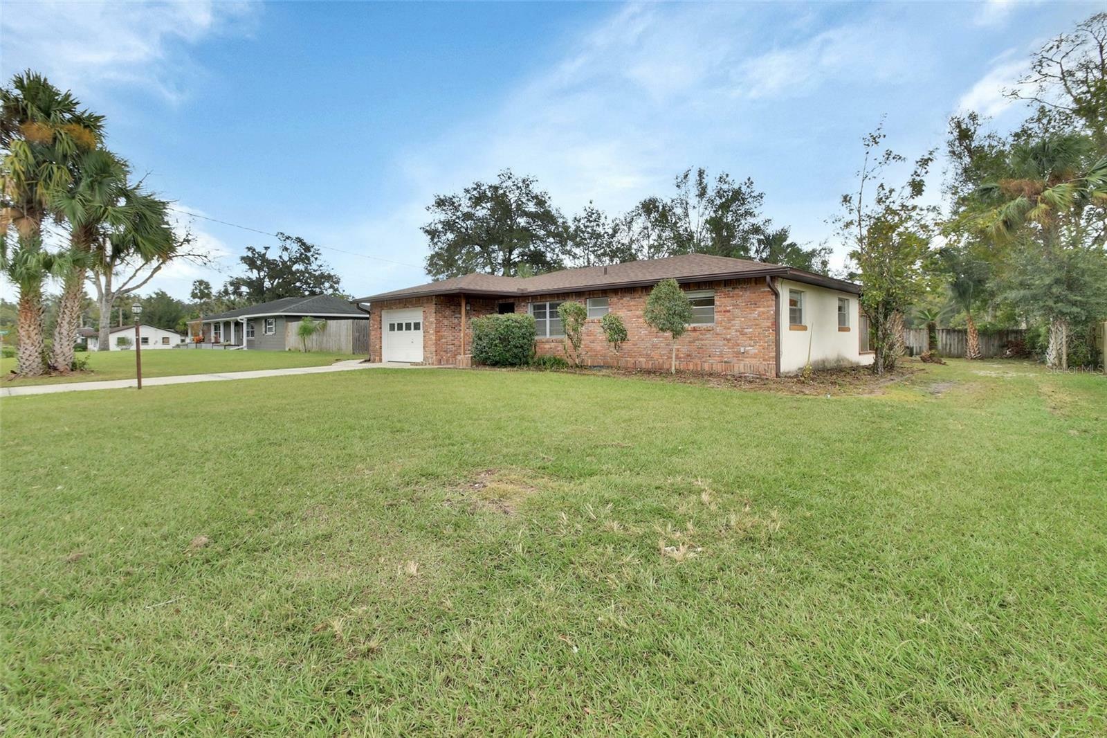 Property Photo:  410 W New York Avenue  FL 32763 