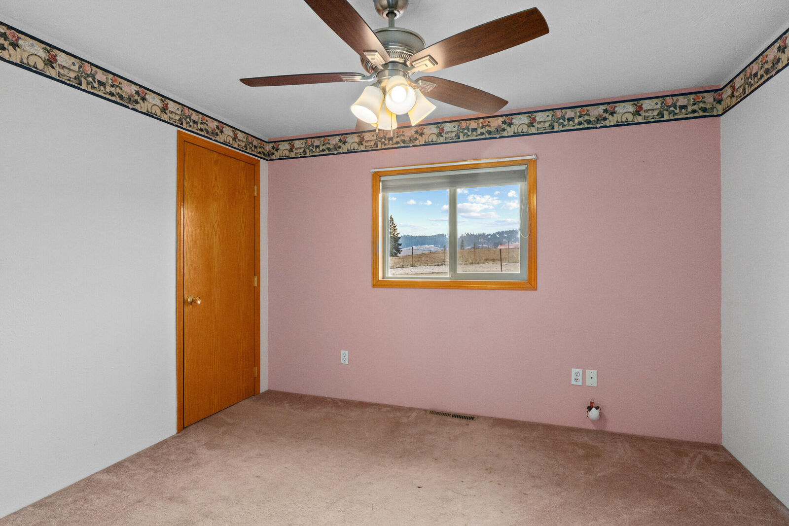 Property Photo: 2829 Cottonwood Creek Rd WA 99109