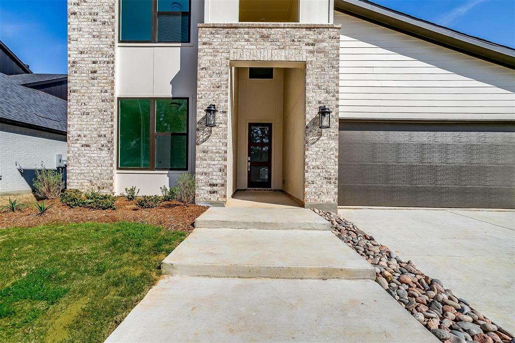 Property Photo: 137 Paxton Circle TX 76013