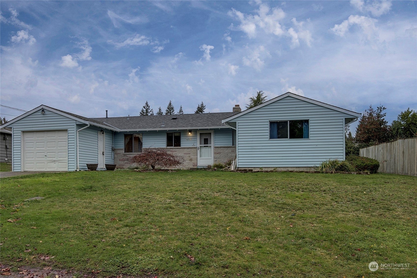 Property Photo:  4607  227th Street SW  WA 98043 