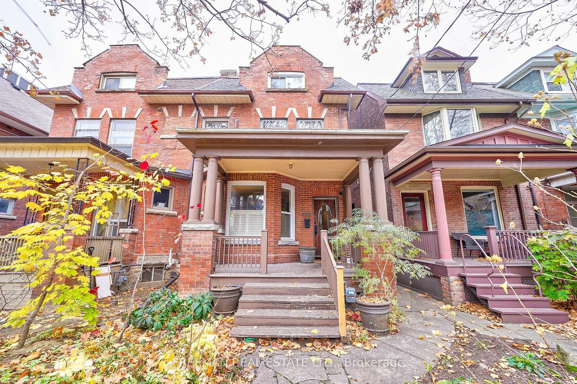 Property Photo:  555 Markham St  ON M6G 2L6 