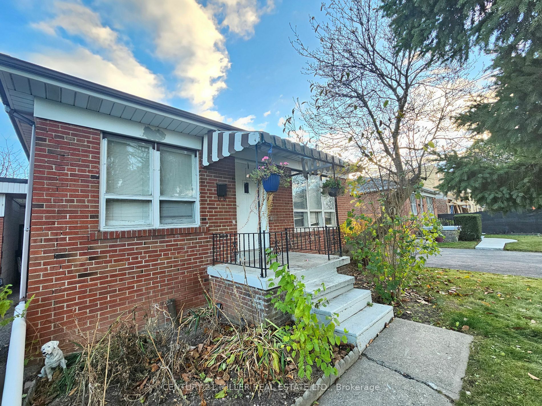 153 McAllister Rd Bsmt  Toronto ON M3H 2N8 photo