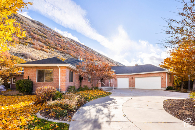 Property Photo:  618 E Draper Heights Way S  UT 84020 