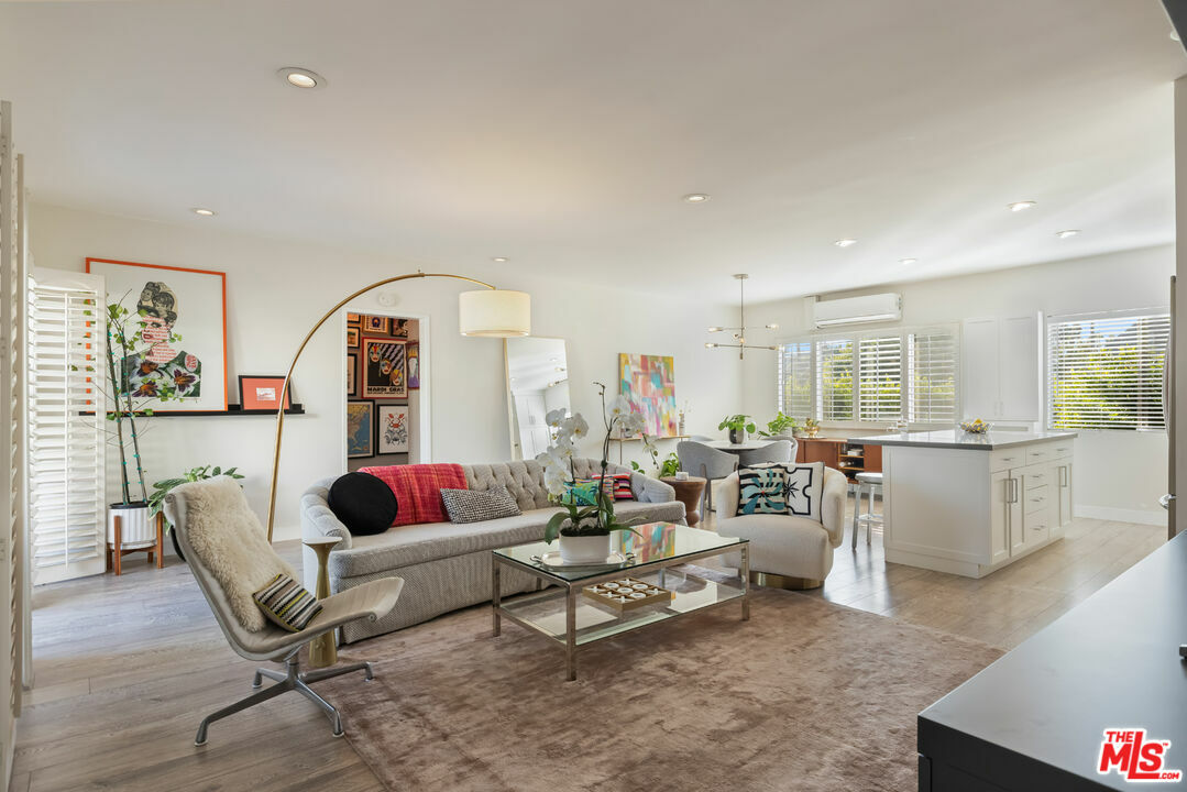 Property Photo:  1233  N Laurel Ave 209  CA 90046 