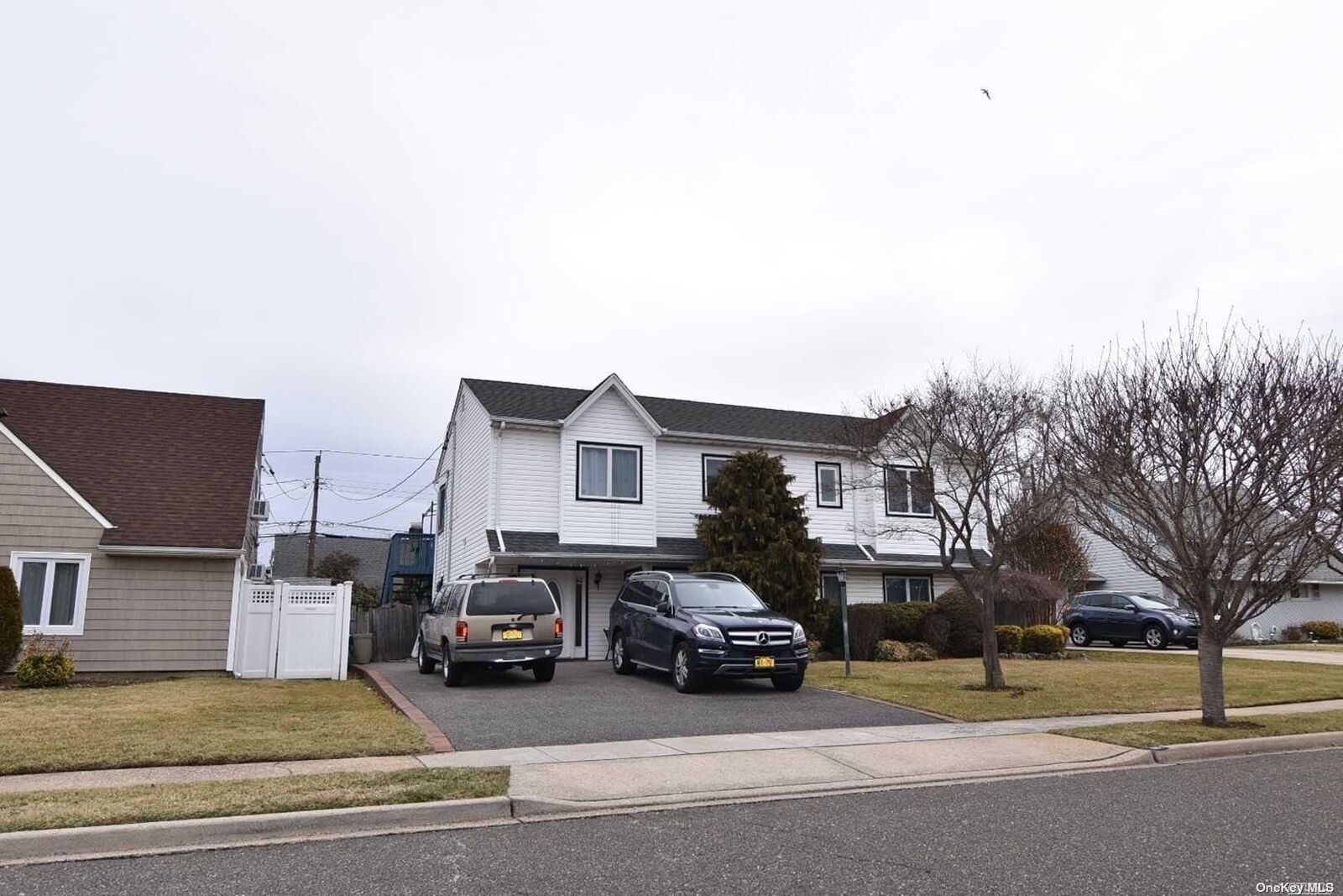 Property Photo:  86 Weaving Lane  NY 11793 