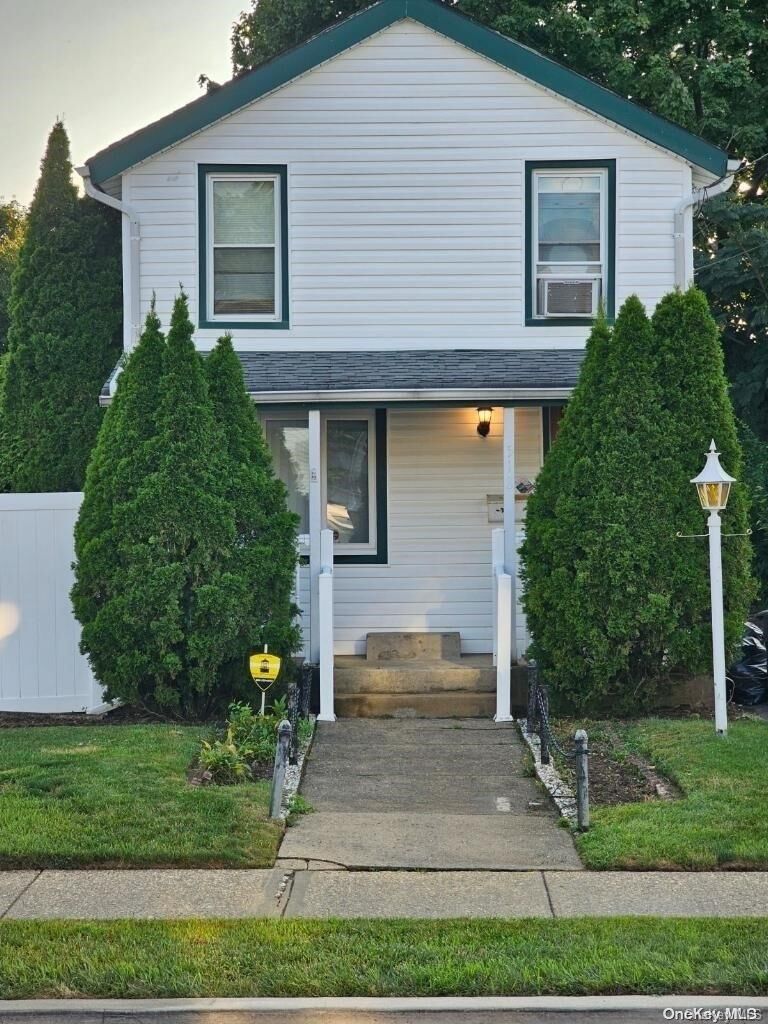 Property Photo:  518 Berkley Street  NY 11553 