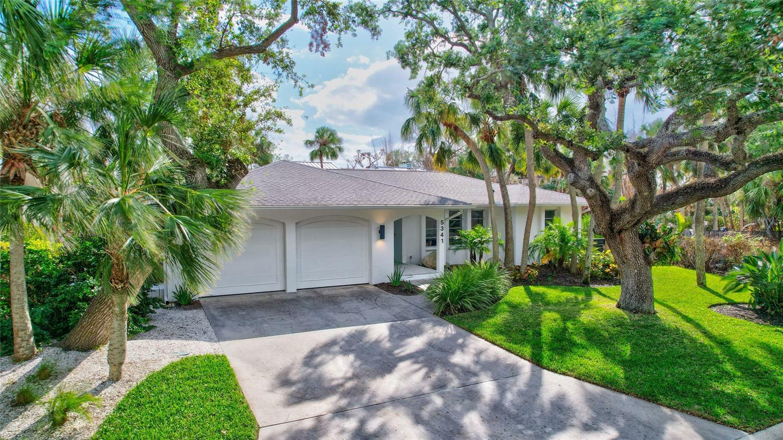 Property Photo:  5341 Siesta Court  FL 34242 