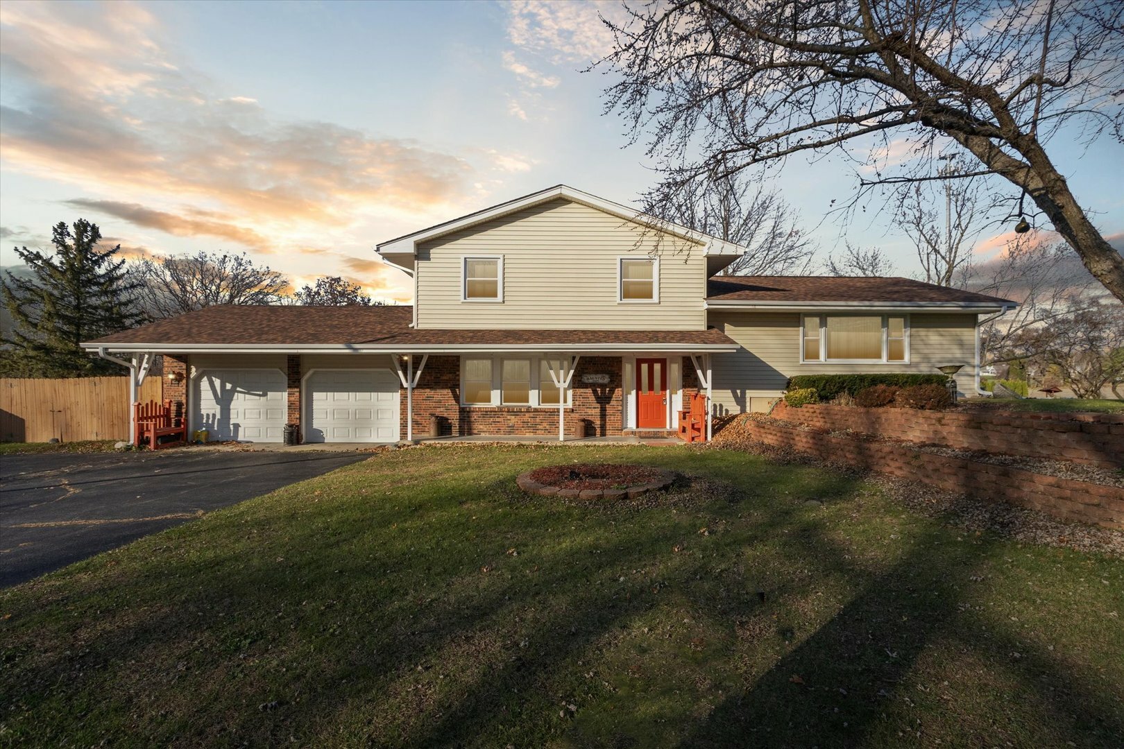 Property Photo:  1940 Valley View Drive  IL 61008 