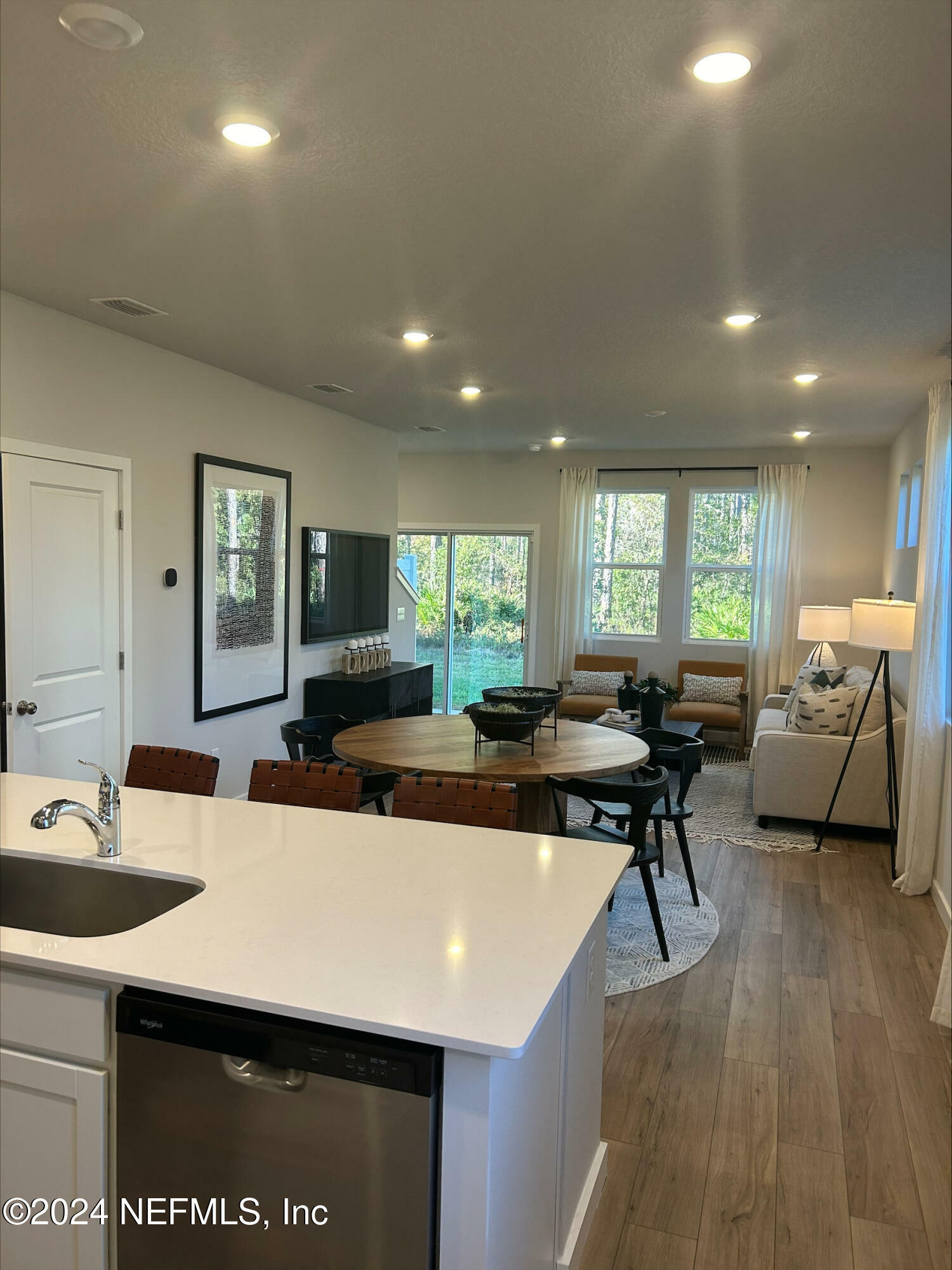 Property Photo: 10671 Waterfield Road 18 FL 32210