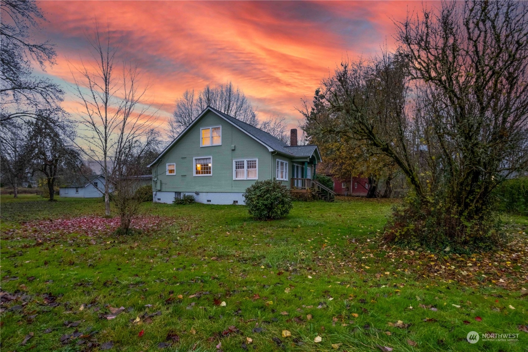 Property Photo:  516 SW Riverside Drive  WA 98532 