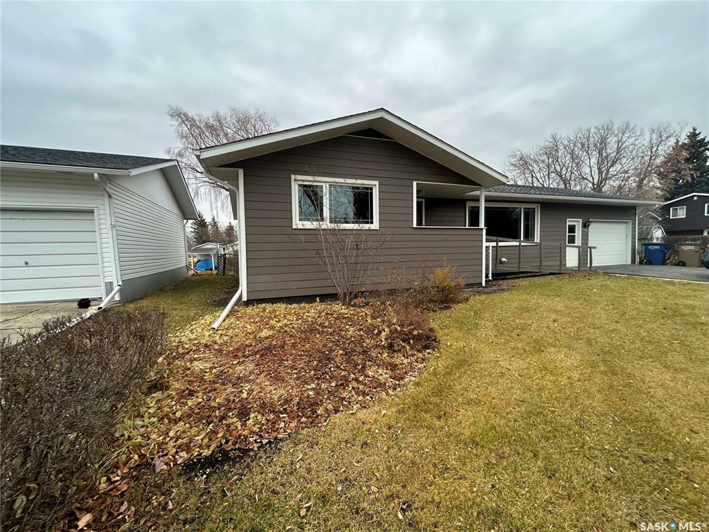 Property Photo:  1702 98th Street  SK S0E 1T0 