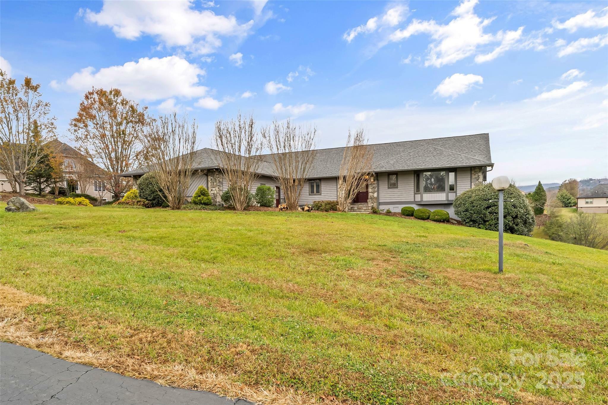 Property Photo: 24 Loridon Drive NC 28787