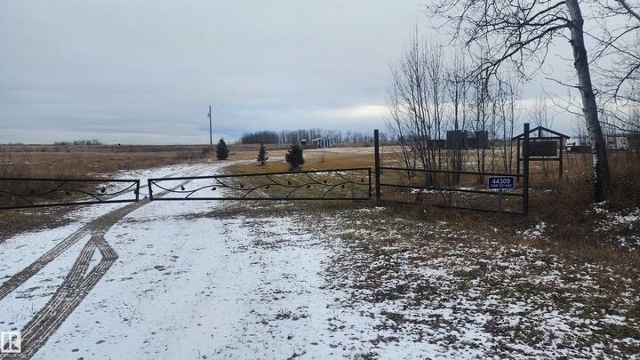 Property Photo:  44309 Twp Rd 640  AB T9M 1P1 